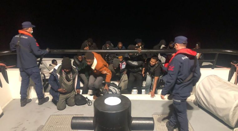 İzmir Dikili’de Düzensiz Göçmenlere Operasyon: 28 Kişi Kurtarıldı