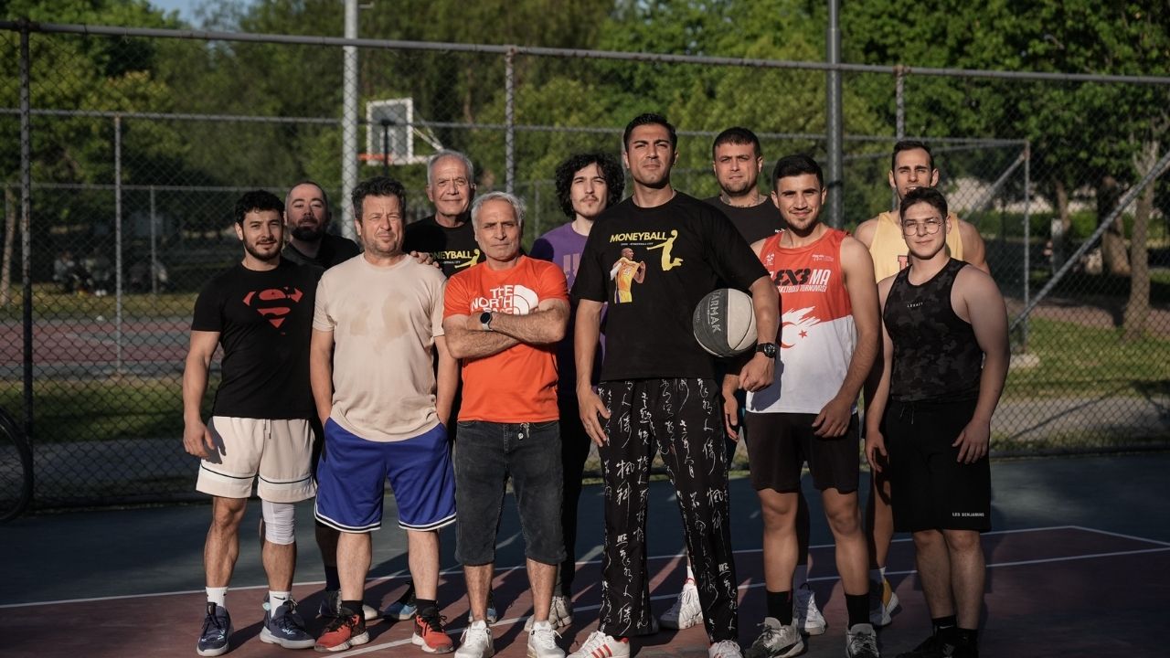 Turnuvada mücadele eden emekli basketbolcular