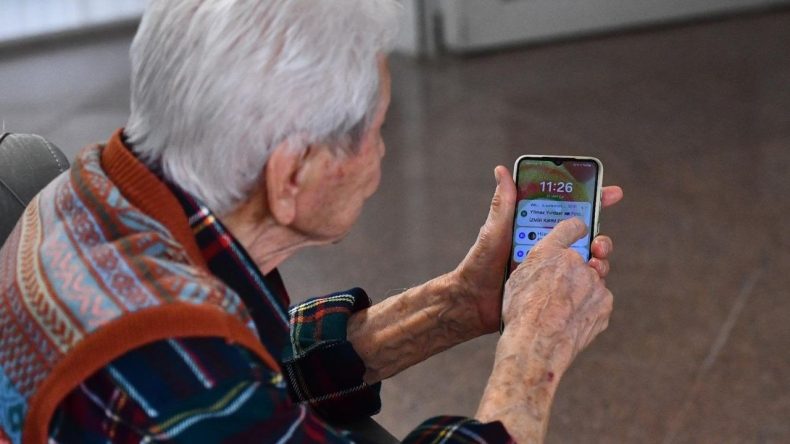İzmir Huzurevinde Wizmirnet Hizmeti Başladı: Artık Dünya Parmakların Ucunda