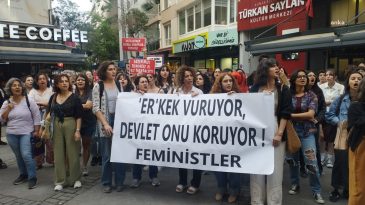 İzmir Kadınları Sokaklarda: Cinayetlere, Sömürüye ve Savaşa Karşı Mücadele Devam Ediyor!