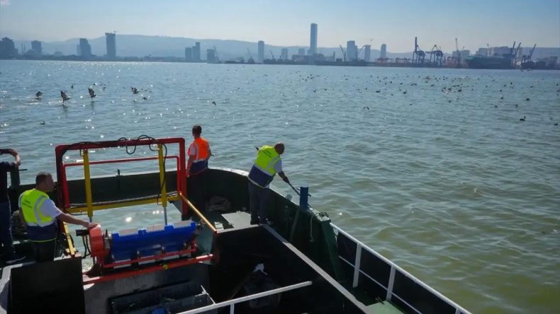 İzmir Körfezi’nde Temizlik İçin Tarihi Gelişmeler: 7 Gemi İle Çalışmalara Başlandı