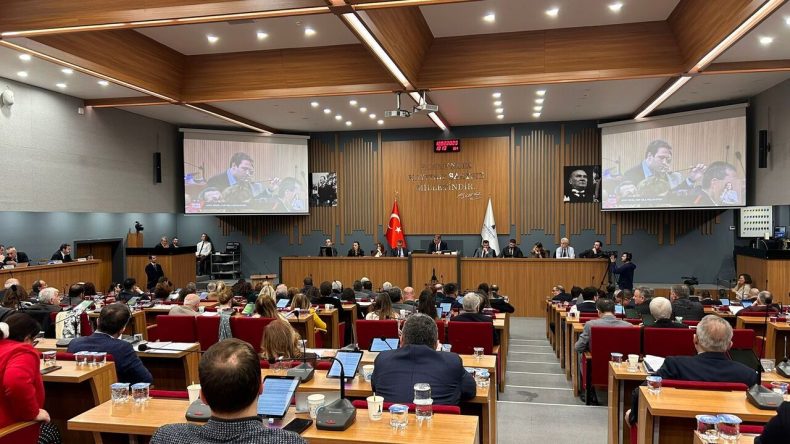 İzmir Meclisinde Onaylandı: Karabağlar ve Karşıyaka İçin Önemli Gelişme