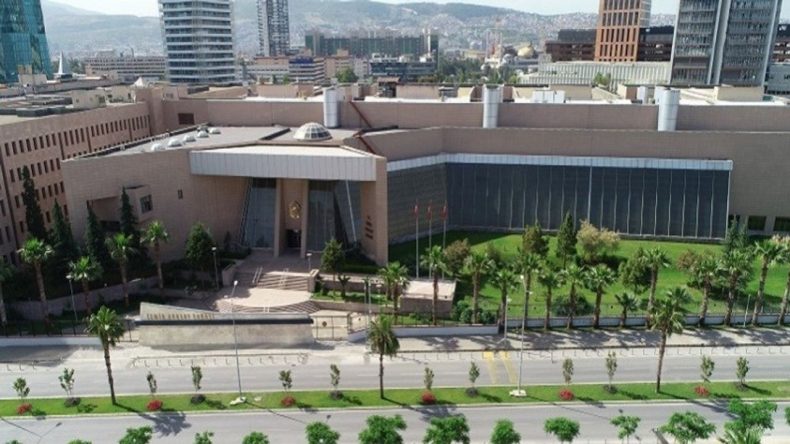 İzmir merkezli FETÖ operasyonu: 13 kişi tutuklandı