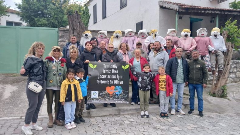 İzmir’in meşhur köyünde temizlik çalışmaları: Bir araya geldiler, doğaya sahip çıktılar