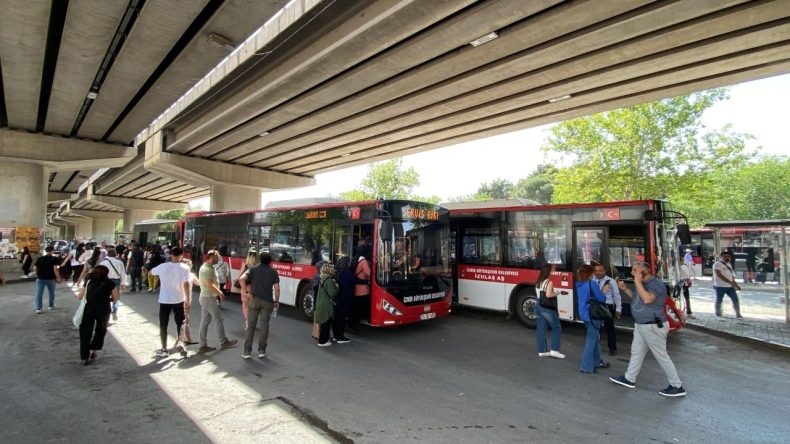 İzmir Metro’da intihar girişimi: Seferler durduruldu