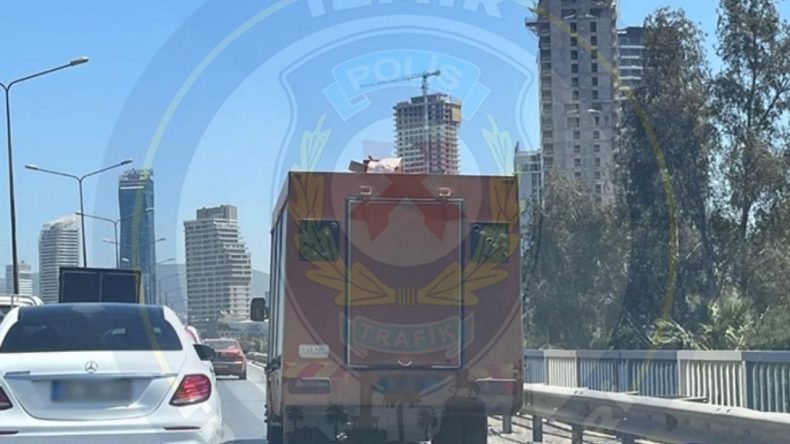 İzmir Mürselpaşa Bulvarı’nda Araç Arızası: Yol Kısmen Kapandı