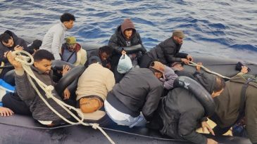 İzmir Sahilinde Operasyon: 24 Düzensiz Göçmen Kurtarıldı