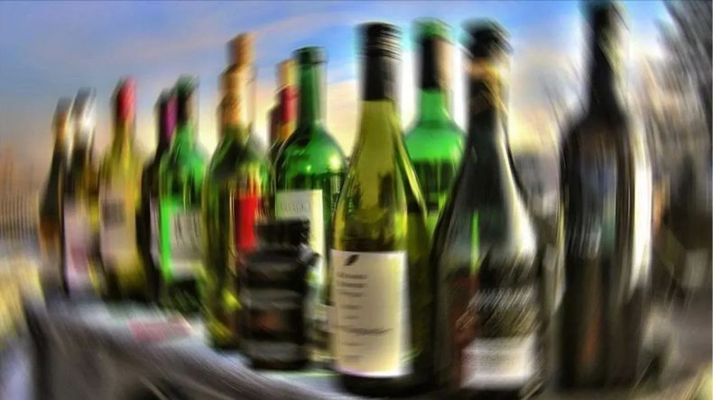 İzmir ve İstanbul’da Operasyon: Binlerce Litre Sahte Alkol Ele Geçirildi