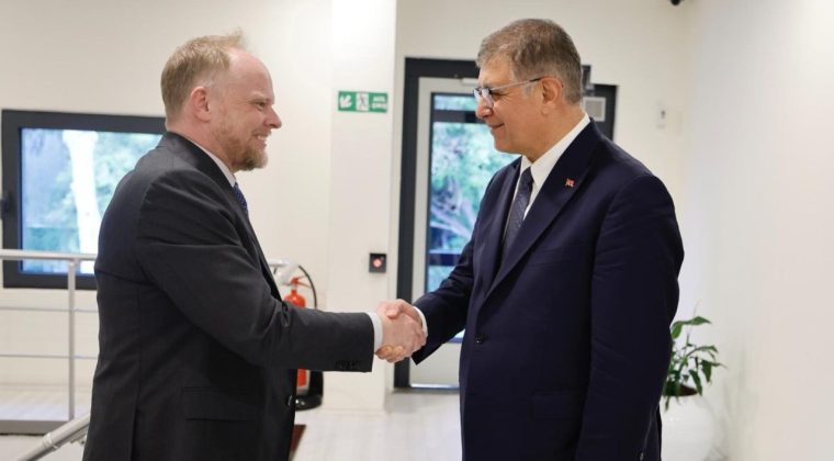 İzmir ve Kanada Arasındaki İlişkiler Güçleniyor: Başkan Tugay’dan Önemli Davet