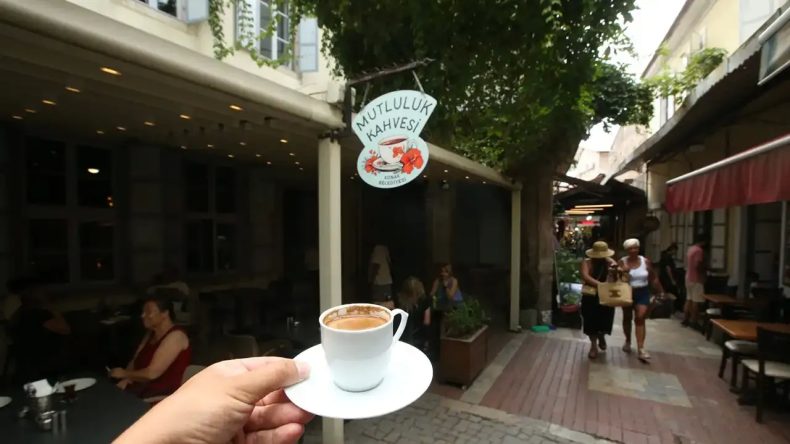 İzmir’in Yeni Cazibe Merkezleri: Emeklilerin İlgisi Büyük, Uygun Fiyatlar Dikkat Çekiyor