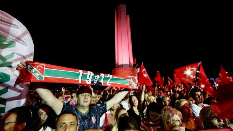 İzmir’de 19 Mayıs coşkusu: Karşıyaka’da Gençlik Festivali için geri sayım başladı