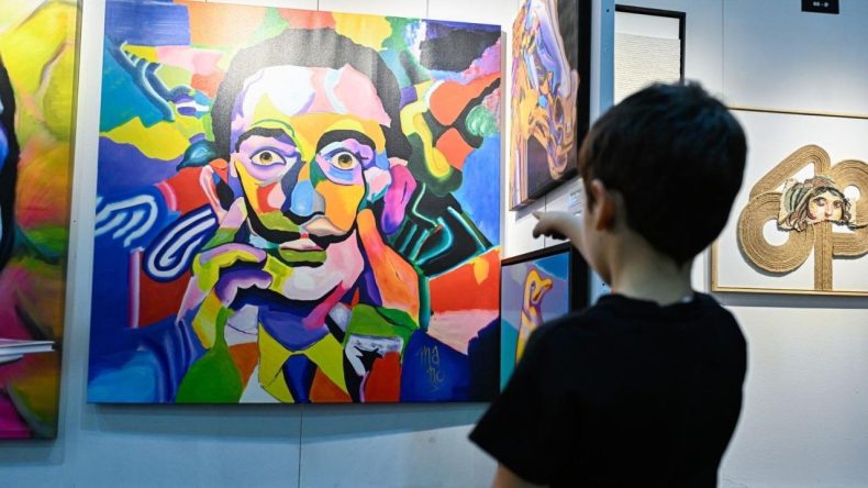 İzmir’de 8 Binden Fazla Eser Sergilenmeye Devam Ediyor