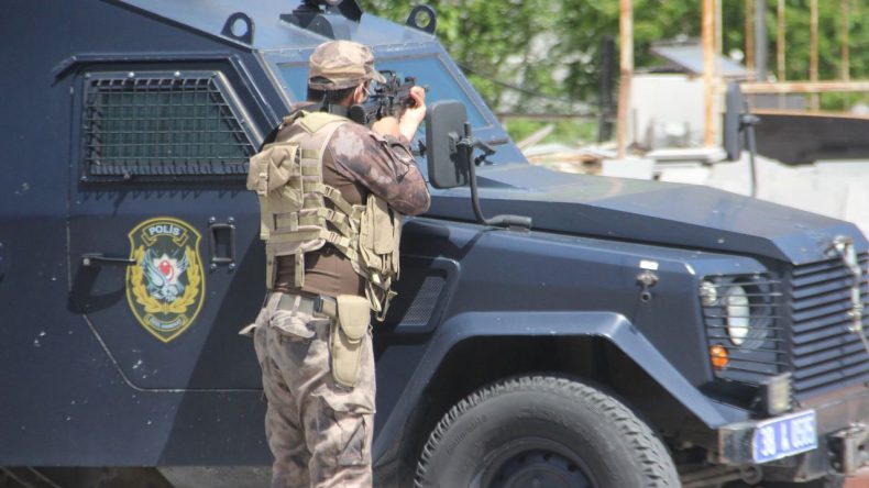 İzmir’de ‘Acımazlar’ Suç Örgütüne Operasyon!