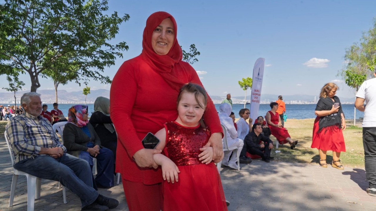 İzmir'de Çarşamba Eğlencesi