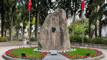 İzmir’de Atatürk’ün Annesinin Mezarı: Zübeyde Hanım Anıt Mezarı