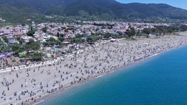 İzmir’de Binlerce Uçurtma Gökyüzünü Süsledi