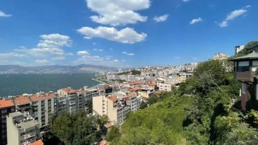 İzmir’de Dikkat Çeken Anket: İki Parti Yükseliyor, Bir Parti Erimekte