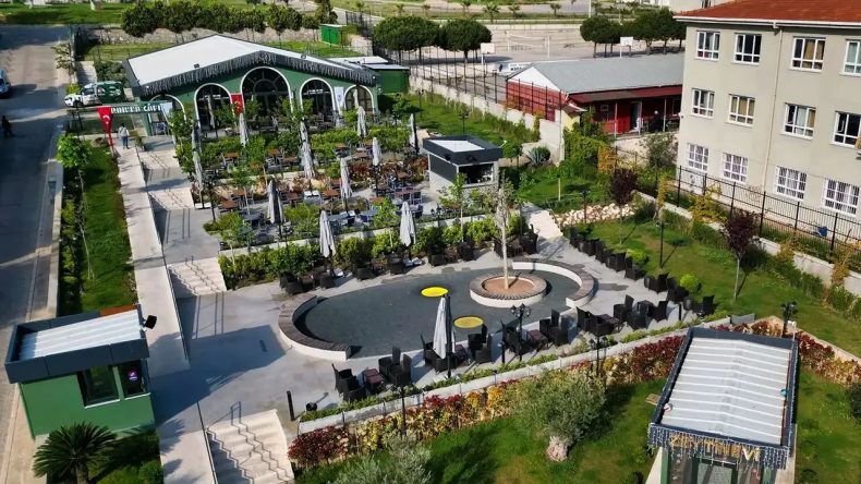 İzmir’de Doğal Atmosferde Uygun Fiyatlı Kafe: Tüm Ürünler Ev Yapımı, Çay 10 TL, Türk Kahvesi 30 TL