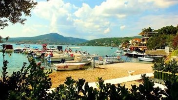 İzmir’de Emeklilik Hayali Olanların Gözdesi: Pırıl Pırıl Plajları ve Ünlü Kurabiyesi ile Balıklıova