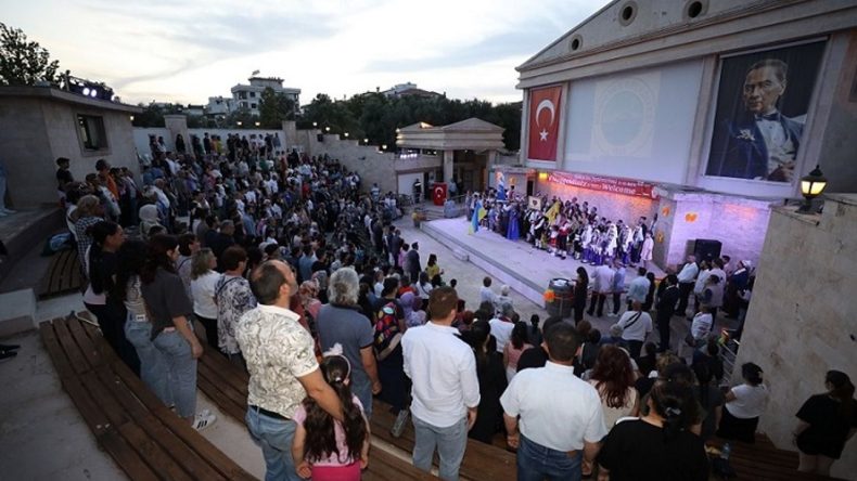 İzmir’de Festival Coşkusu: Vatandaşlara Unutulmaz Anlar Yaşattı!