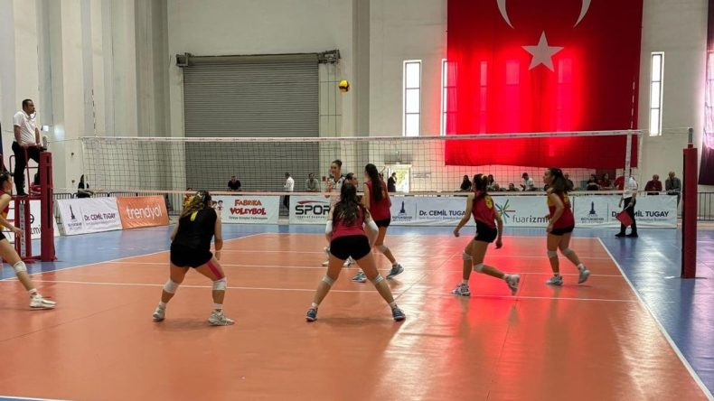 İzmir’de Festival Voleybol Coşkusu Devam Ediyor: İlk Ödüller Sahiplerini Buldu