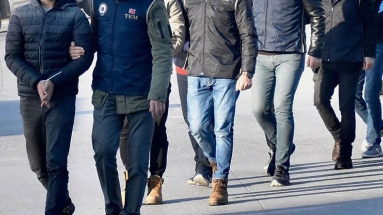 İzmir’de FETÖ Operasyonu: 10 Kişi Gözaltında