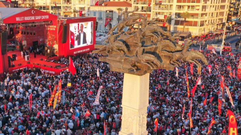 İzmir’de Halk Buluşması: 19 Mayıs’ta Milletin İradesi Mitingi Gerçekleşti