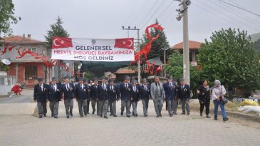 İzmir’de Helvuç Bayramı Coşkusu: 6 Asırlık Gelenek Yaşatılıyor