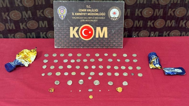 İzmir’de Kaçakçılıkla Mücadele: Diş Macunu Tüplerinden Sikke ve Altın Bulundu
