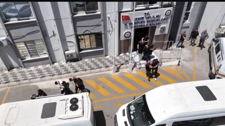 İzmir’de Kanlı Hesaplaşma: İki Kişi Hayatını Kaybetti, Sekiz Şüpheli Tutuklandı