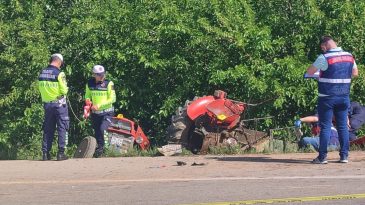 İzmir’de Minibüs ve Traktör Çarpıştı: 1 Ölü, 3 Yaralı