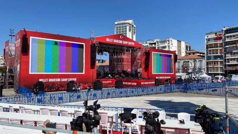 İzmir’de Tarihi Bir Gün: Büyük İzmir Mitingi Başlıyor