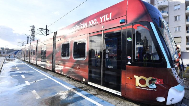 İzmir’de Tramvay Seferleri Kazayla Sınırlı: Kırmızı Hat Üzerinden Devam