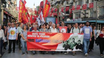 İzmir’de Üç Fidan, Yüzlerce Vatandaşın Katılımıyla Anıldı