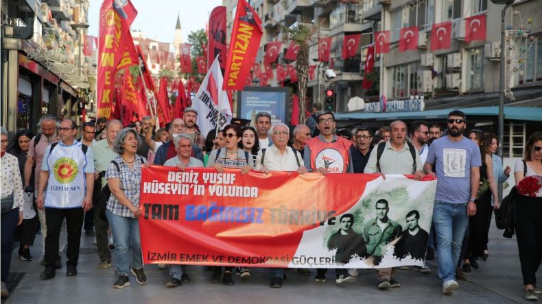 İzmir’de Üç Fidan, Yüzlerce Vatandaşın Katılımıyla Anıldı