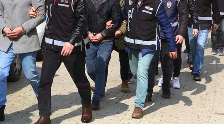 İzmir’de Uyuşturucu Tacirlerine Darbe: 3 Şüpheli Gözaltına Alındı