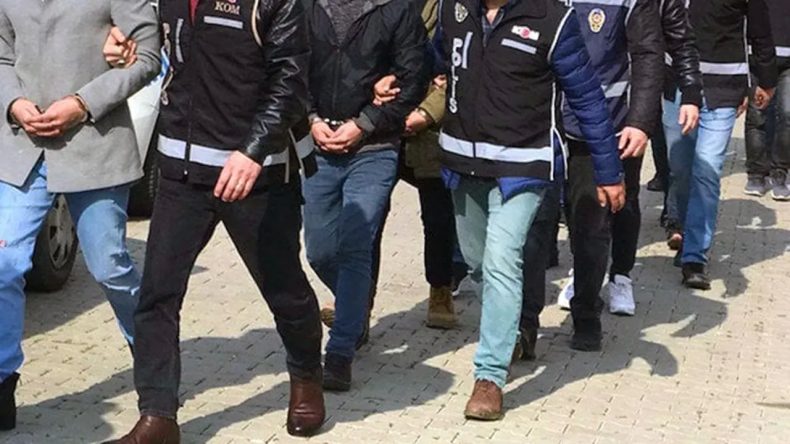 İzmir’de Uyuşturucu Tacirlerine Darbe: 3 Şüpheli Gözaltına Alındı