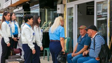 İzmir’de vatandaşla yüz yüze iletişim dönemi başladı: GÜZİM sahada