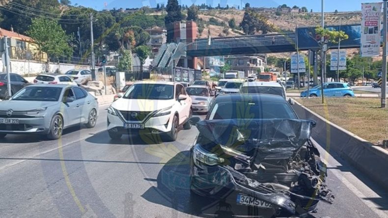 İzmir’de Yeşildere Caddesi’nde Kaza: Trafik Kilitlendi