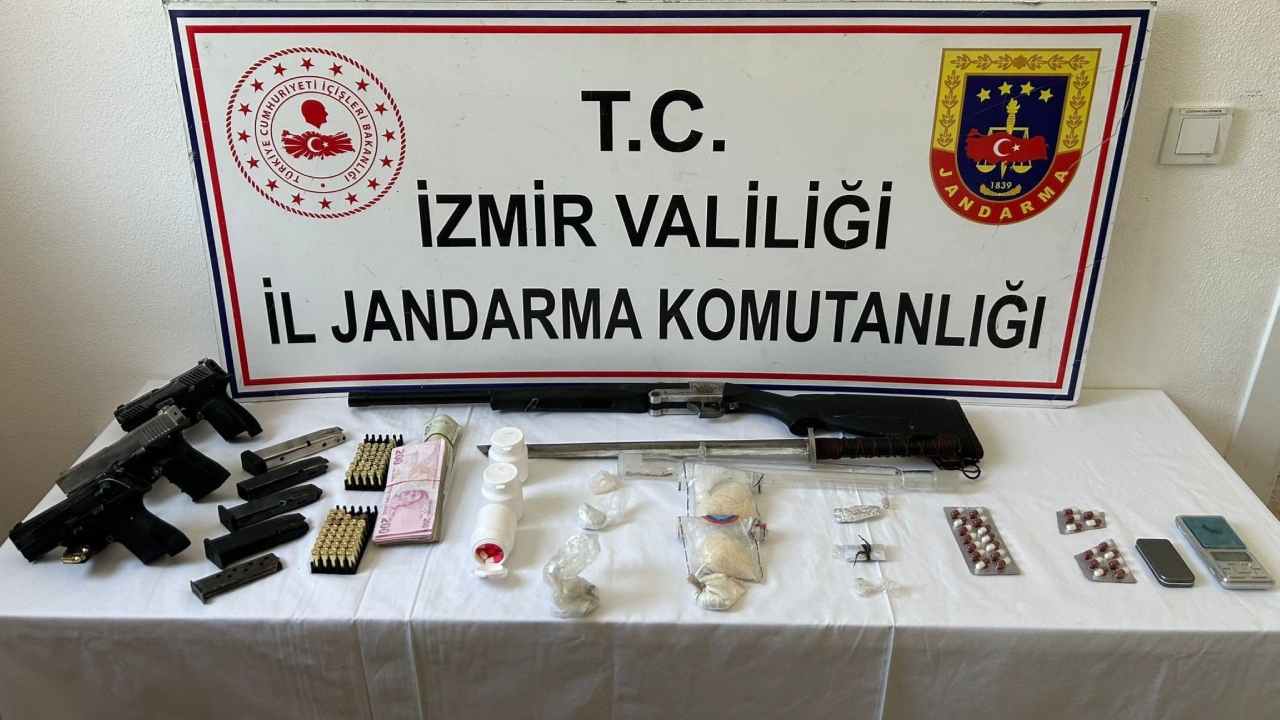 İzmir'de uyuşturucu tacirlerine karşı yürütülen operasyon