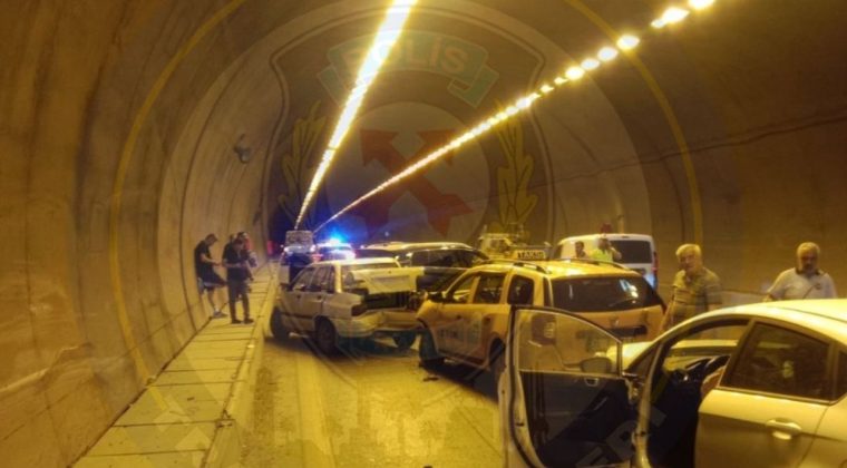 İzmir’de Zincirleme Trafik Kazası: Bayraklı Tüneli’nde Yoğunluk 3 Kilometreyi Aştı