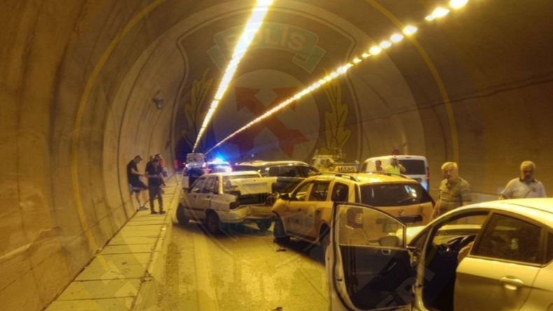 İzmir’de Zincirleme Trafik Kazası: Bayraklı Tüneli’nde Yoğunluk 3 Kilometreyi Aştı