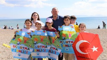 İzmir’deki Uçurtma Şenliği ile Gökyüzü Renklenecek: 14. Geleneksel Uçurtma Şenliği