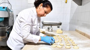 İzmirli Kadınların Hayatında Değişim: Meslek Fabrikası