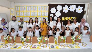 İzmirli Minikler Anneler Günü’nü Coşkuyla Kutladı: El Yapımı Hediyeler Hazırladılar