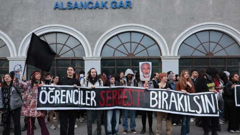 İzmirli Öğrenciler Gözaltılara Karşı Seslerini Yükseltti: Korkuyorlar, Çünkü Haklıyız