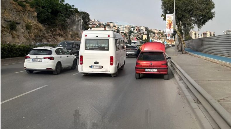 İzmirlilere Önemli Uyarı: Anadolu Caddesi’nde Arıza Nedeniyle Trafik Yoğunluğu!