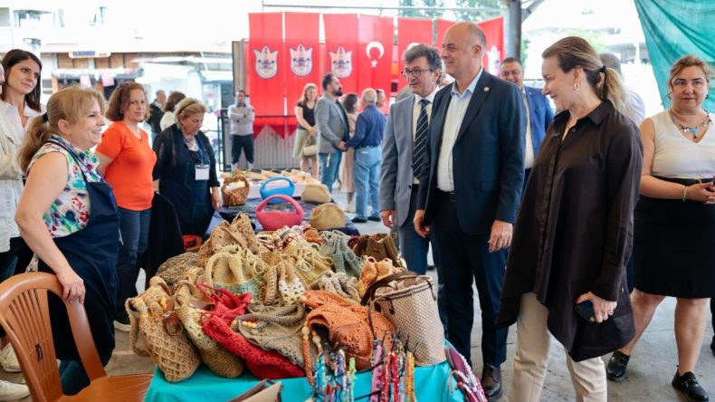 Kadınlar Üretiyor, İzmir Destekliyor: Konak El Emeği Pazarı Açıldı