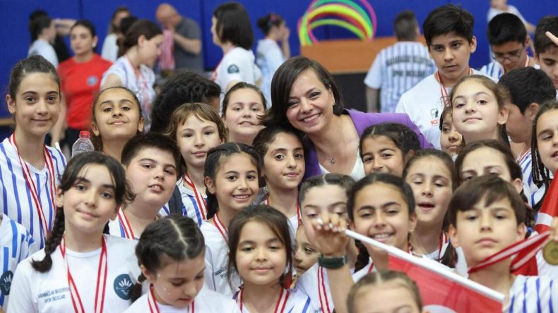 Karabağlar’da 19 Mayıs Spor Şenliği: Gençler yeteneklerini konuşturdu