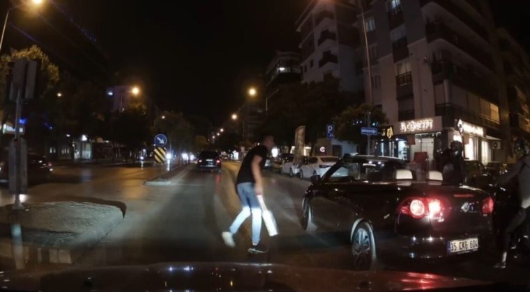 Karşıyaka’da Döner Bıçağı İle Trafik Terörü: Mahkeme Tutukladı